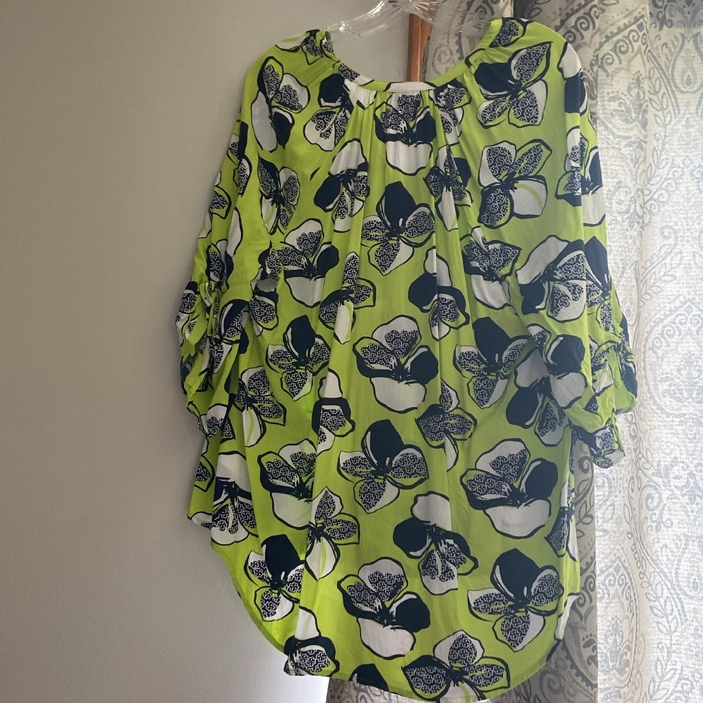 Women’s beautiful blouse shirt! - Picture 2 of 6